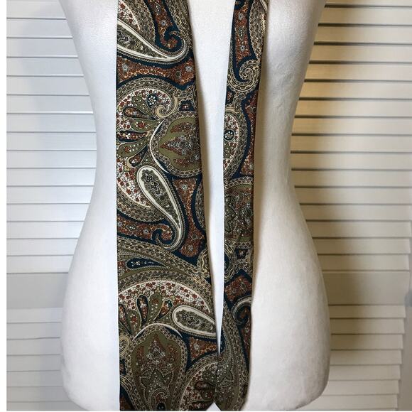 Wembley Gold Paisley Classic Wide Men Necktie - Picture 3 of 4